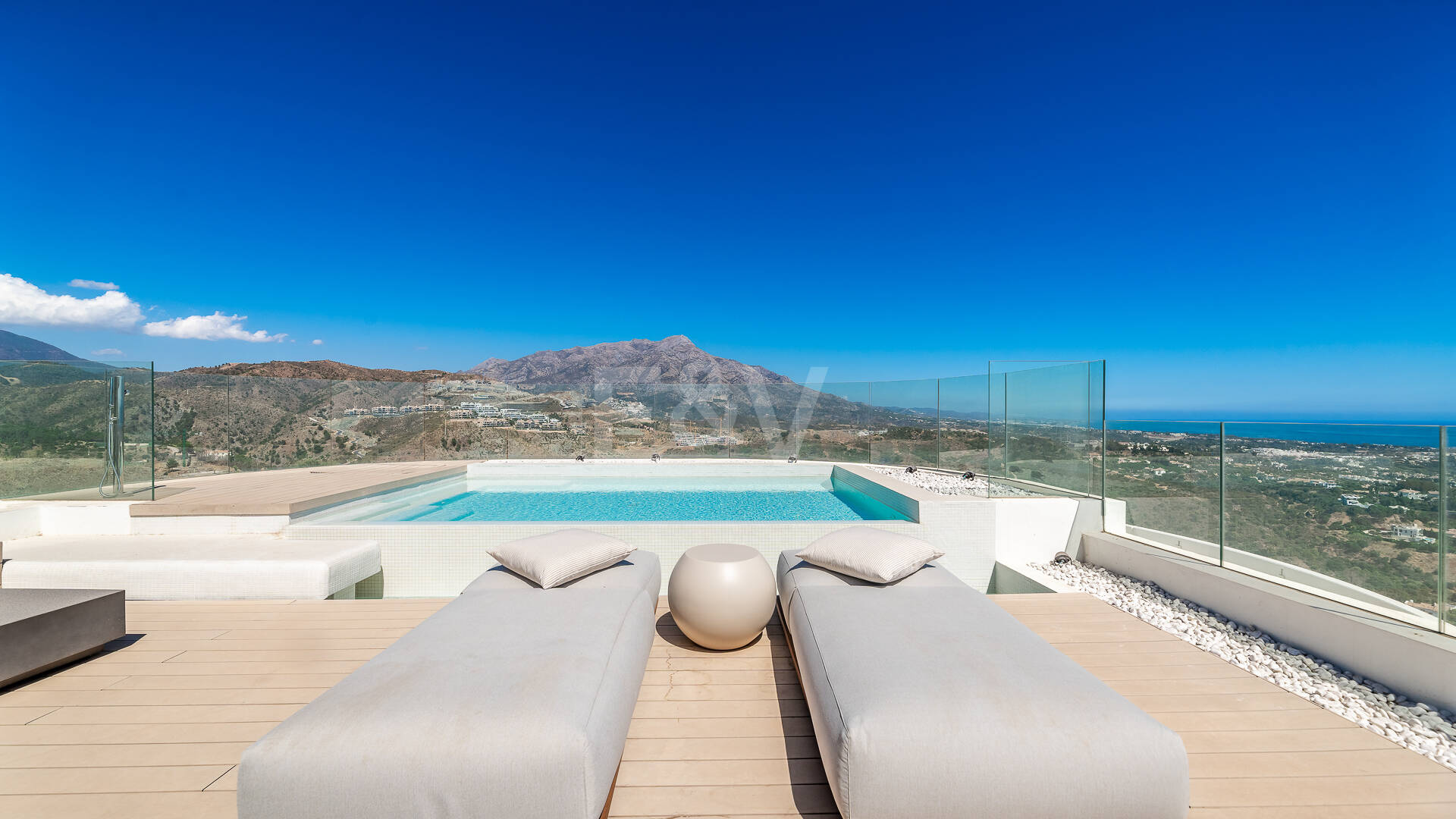 Luxury penthouse with private pool and open sea views