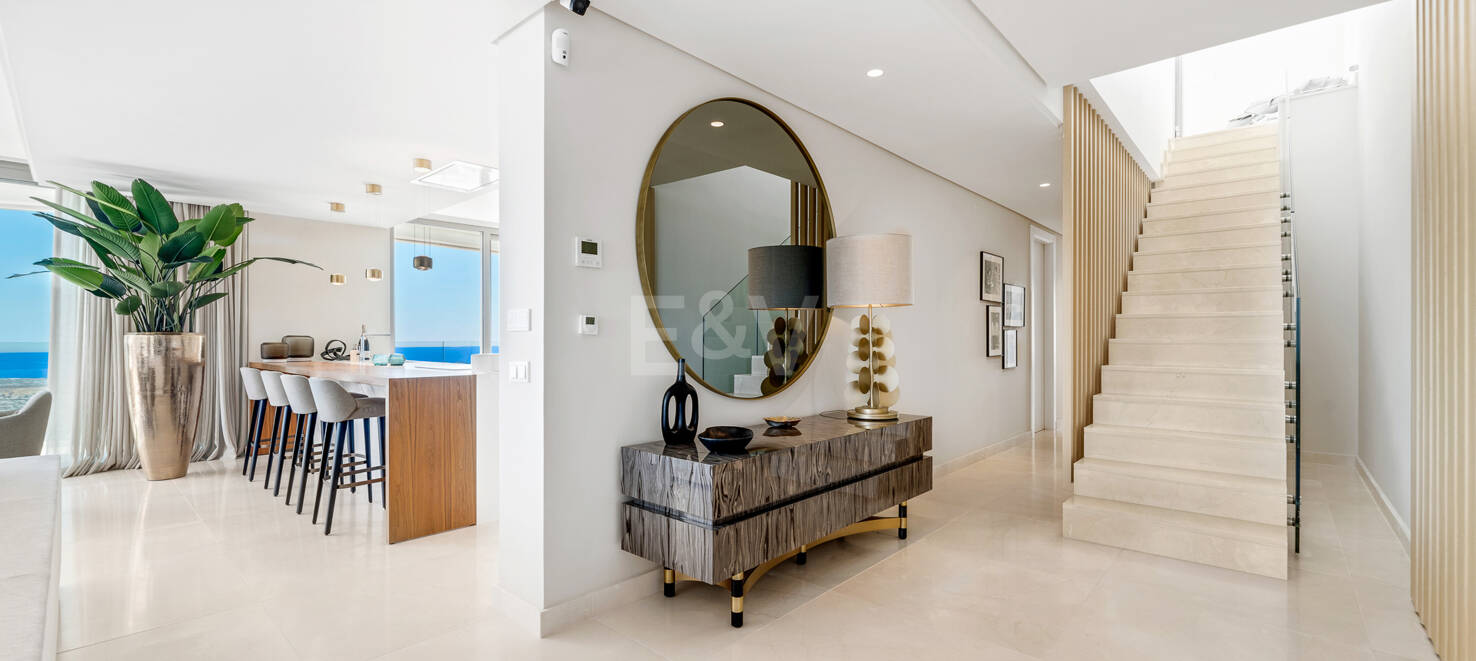 Luxury penthouse with private pool and open sea views