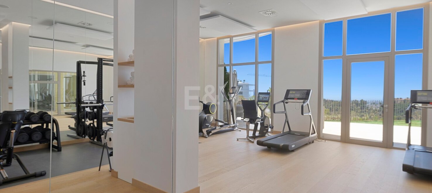 The View, La Quinta: Luxury penthouse with private pool and open sea views