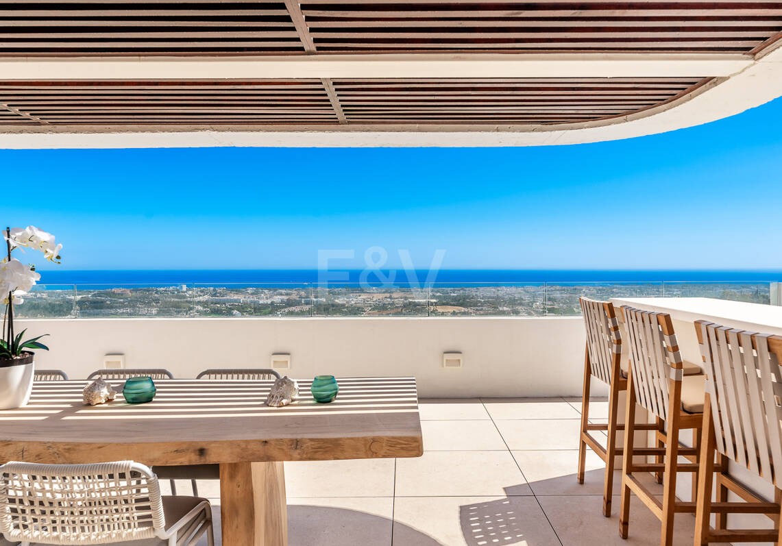 Ático de lujo en La Quinta con piscina privada y vistas abiertas al mar