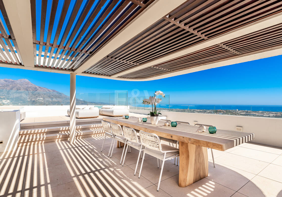 Ático de lujo en La Quinta con piscina privada y vistas abiertas al mar