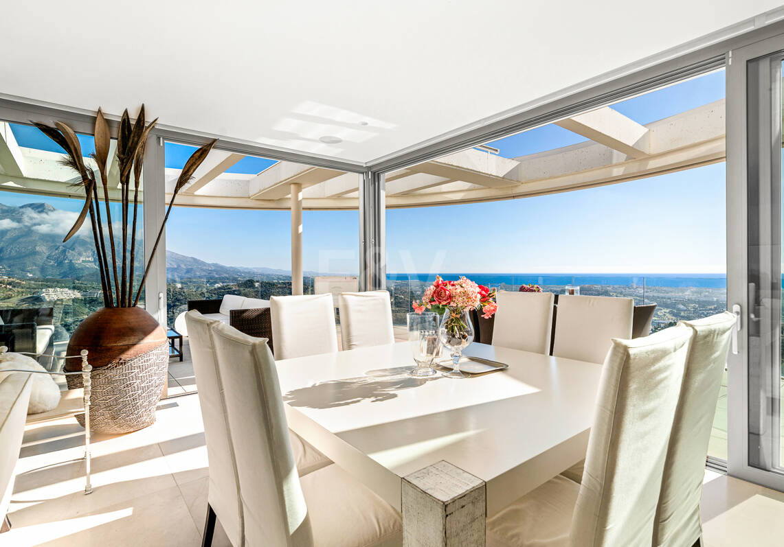 Ático de lujo en La Quinta con piscina privada y vistas abiertas al mar