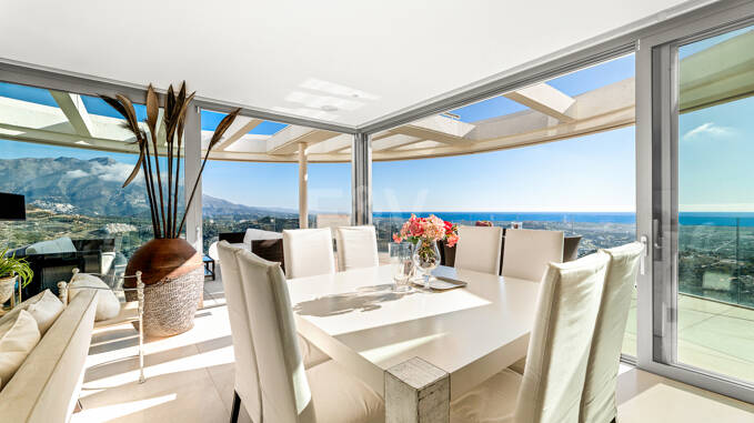 Ático de lujo en La Quinta con piscina privada y vistas abiertas al mar