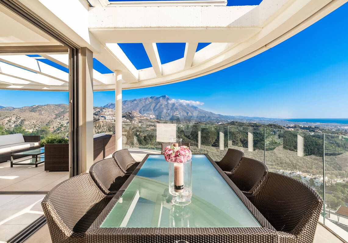 Ático de lujo en La Quinta con piscina privada y vistas abiertas al mar