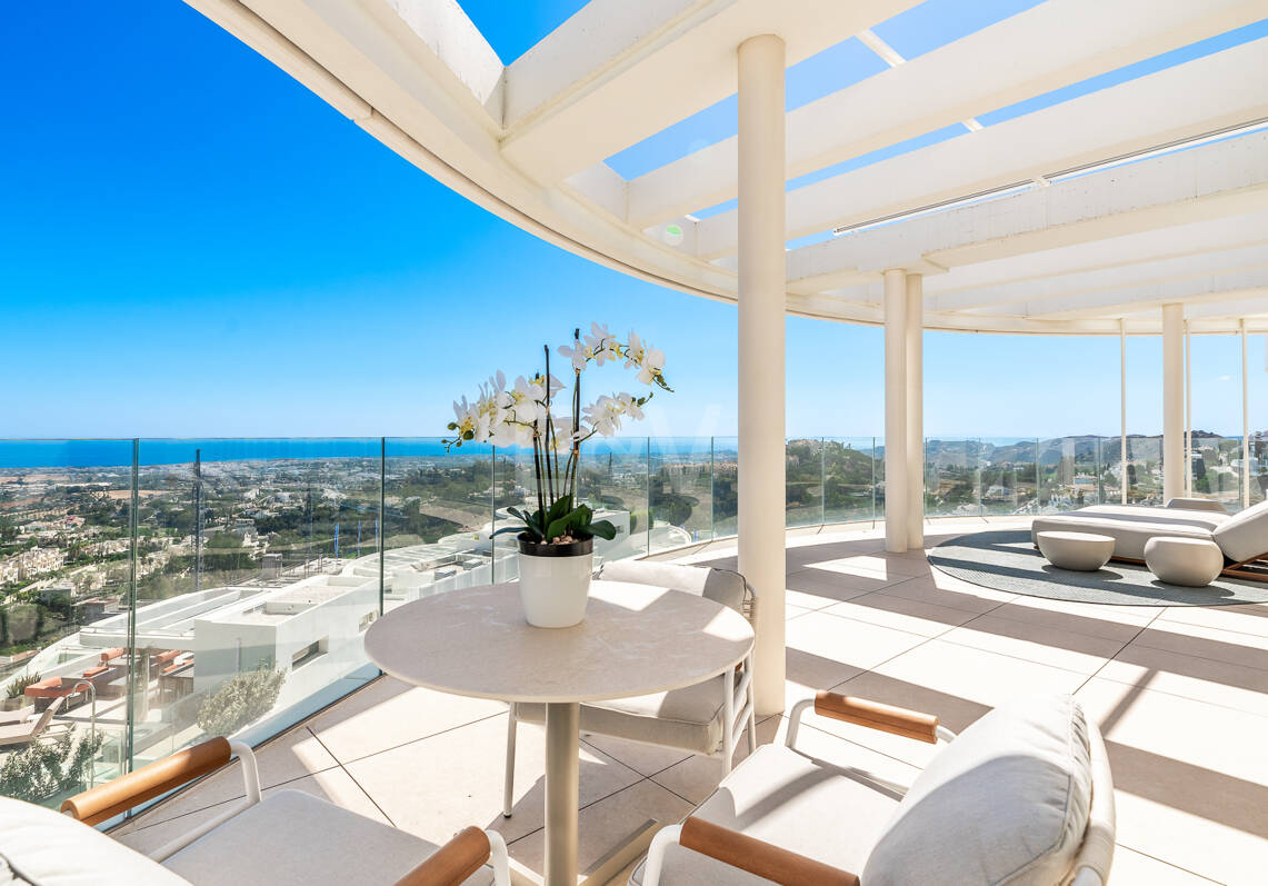 Ático de lujo en La Quinta con piscina privada y vistas abiertas al mar