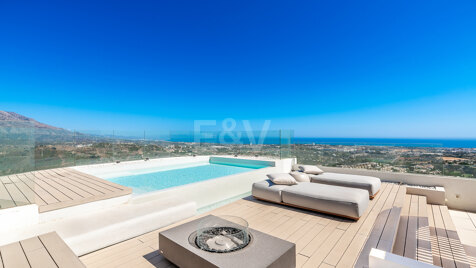 The View, La Quinta: Luxury penthouse with private pool and open sea views