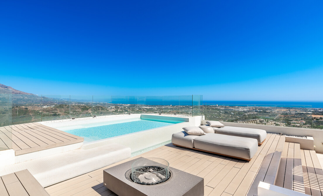 The View, La Quinta: Luxury penthouse with private pool and open sea views