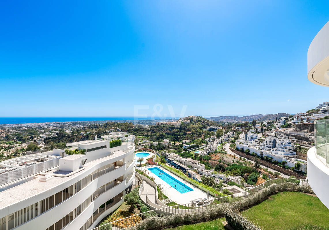 Ático de lujo en La Quinta con piscina privada y vistas abiertas al mar