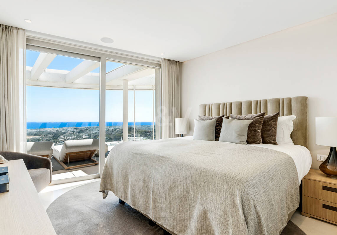 Ático de lujo en La Quinta con piscina privada y vistas abiertas al mar