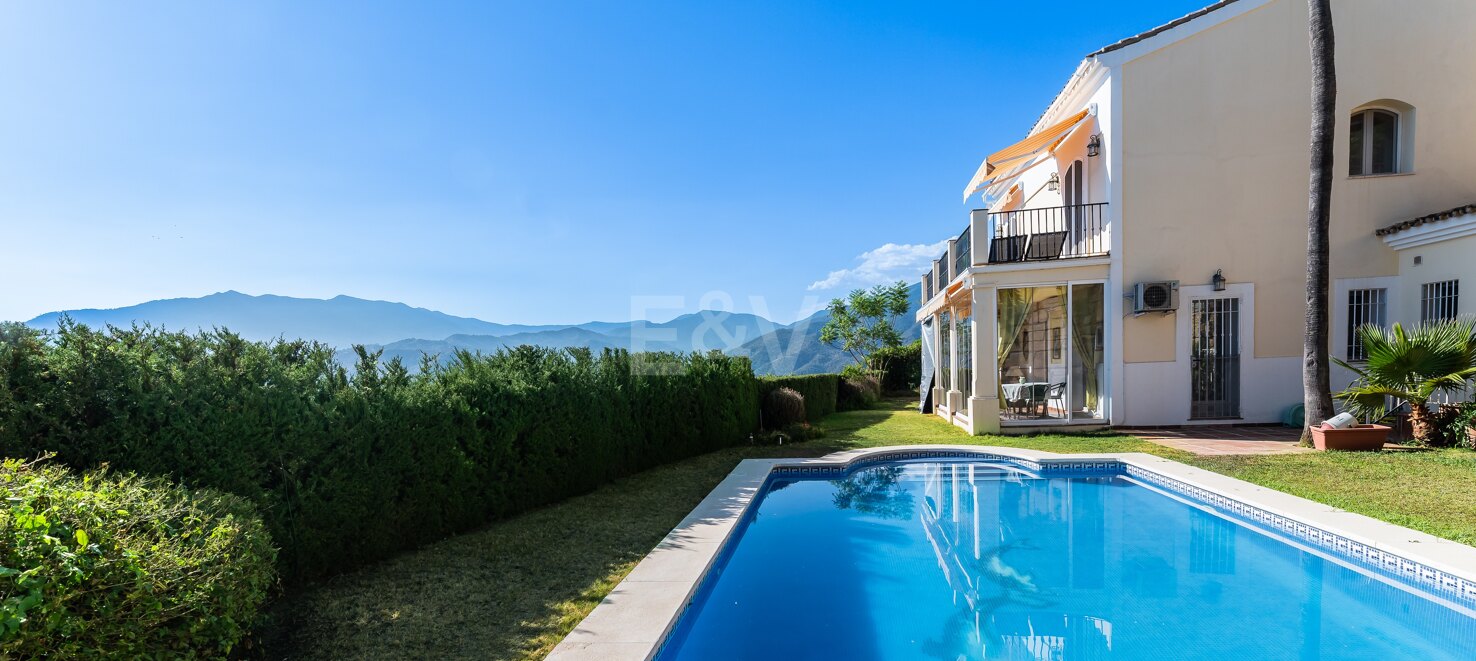 Luxusvilla mit Pool und Panoramablick im Sierra Blanca Country Club, Istán