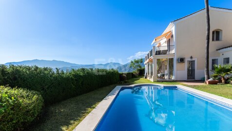 Villa de lujo con piscina y vistas panorámicas en Sierra Blanca Country Club, Istán