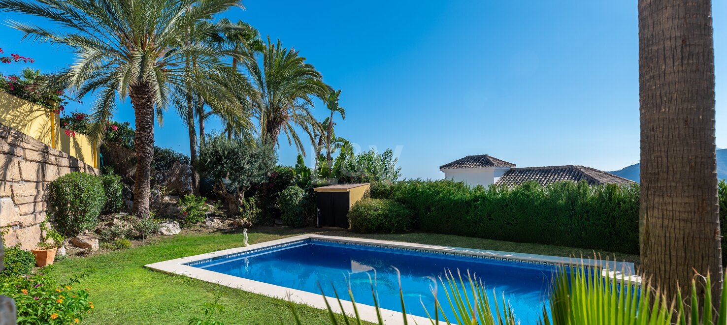 Luxusvilla mit Pool und Panoramablick im Sierra Blanca Country Club, Istán