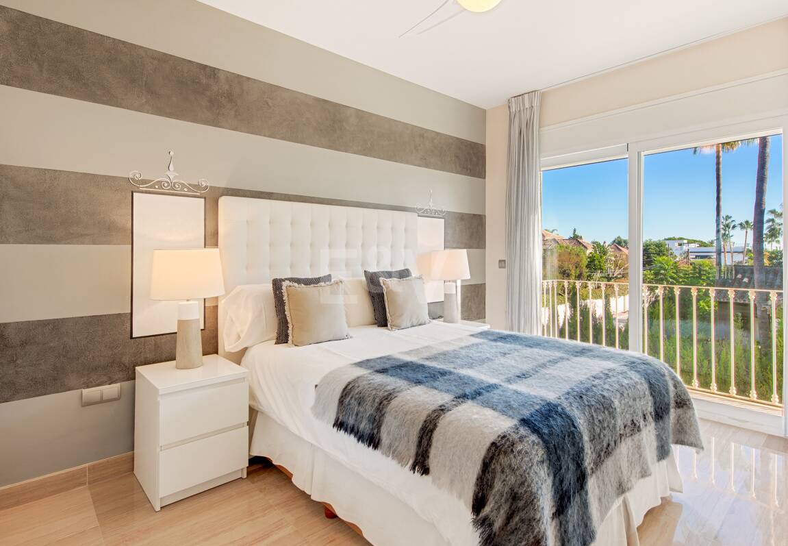 Beachside Luxury Villa in Cortijo Blanco