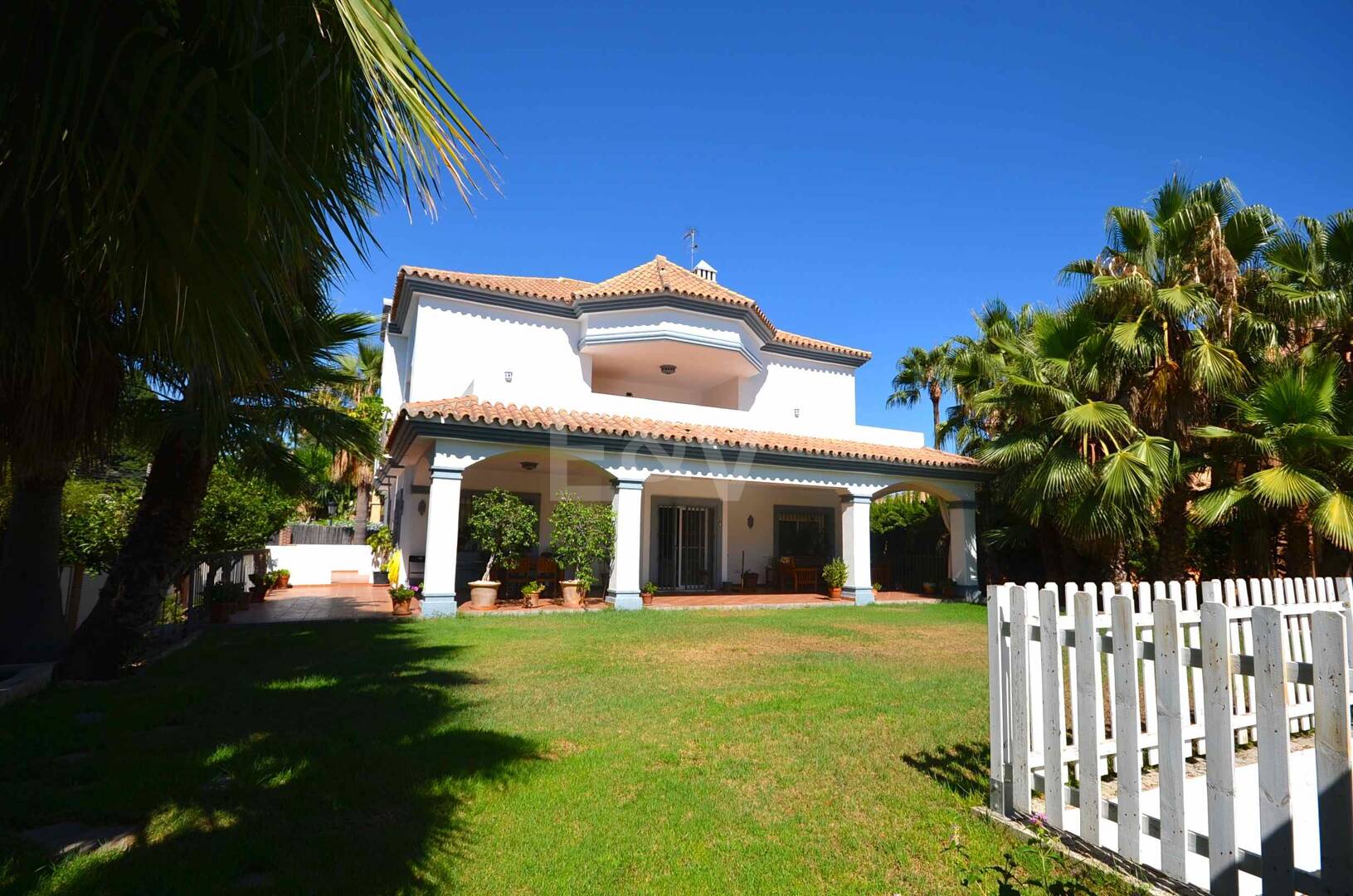 Beachside Luxury Villa in Cortijo Blanco