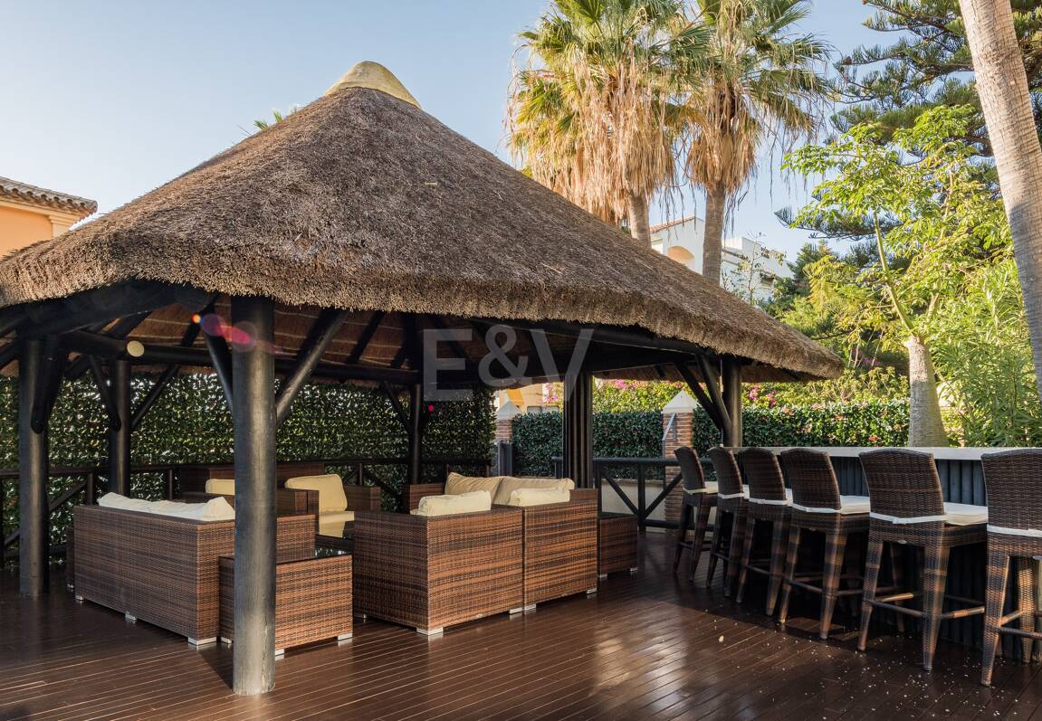 Beachside Luxury Villa in Cortijo Blanco