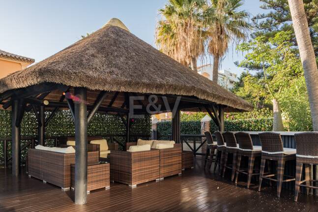 Beachside Luxury Villa in Cortijo Blanco