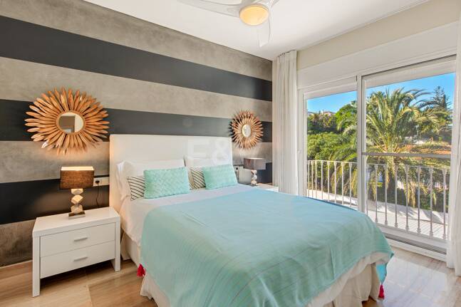 Beachside Luxury Villa in Cortijo Blanco