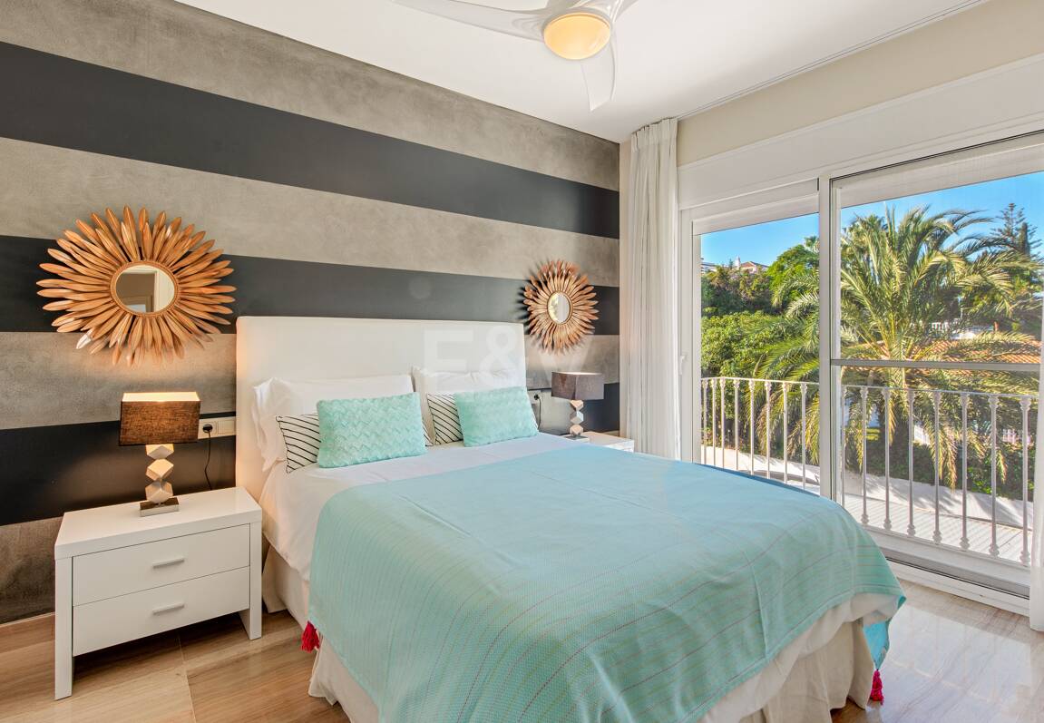 Beachside Luxury Villa in Cortijo Blanco