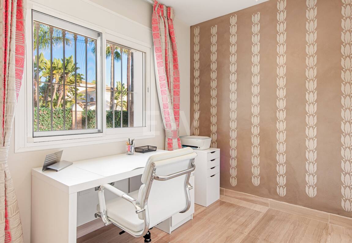 Beachside Luxury Villa in Cortijo Blanco