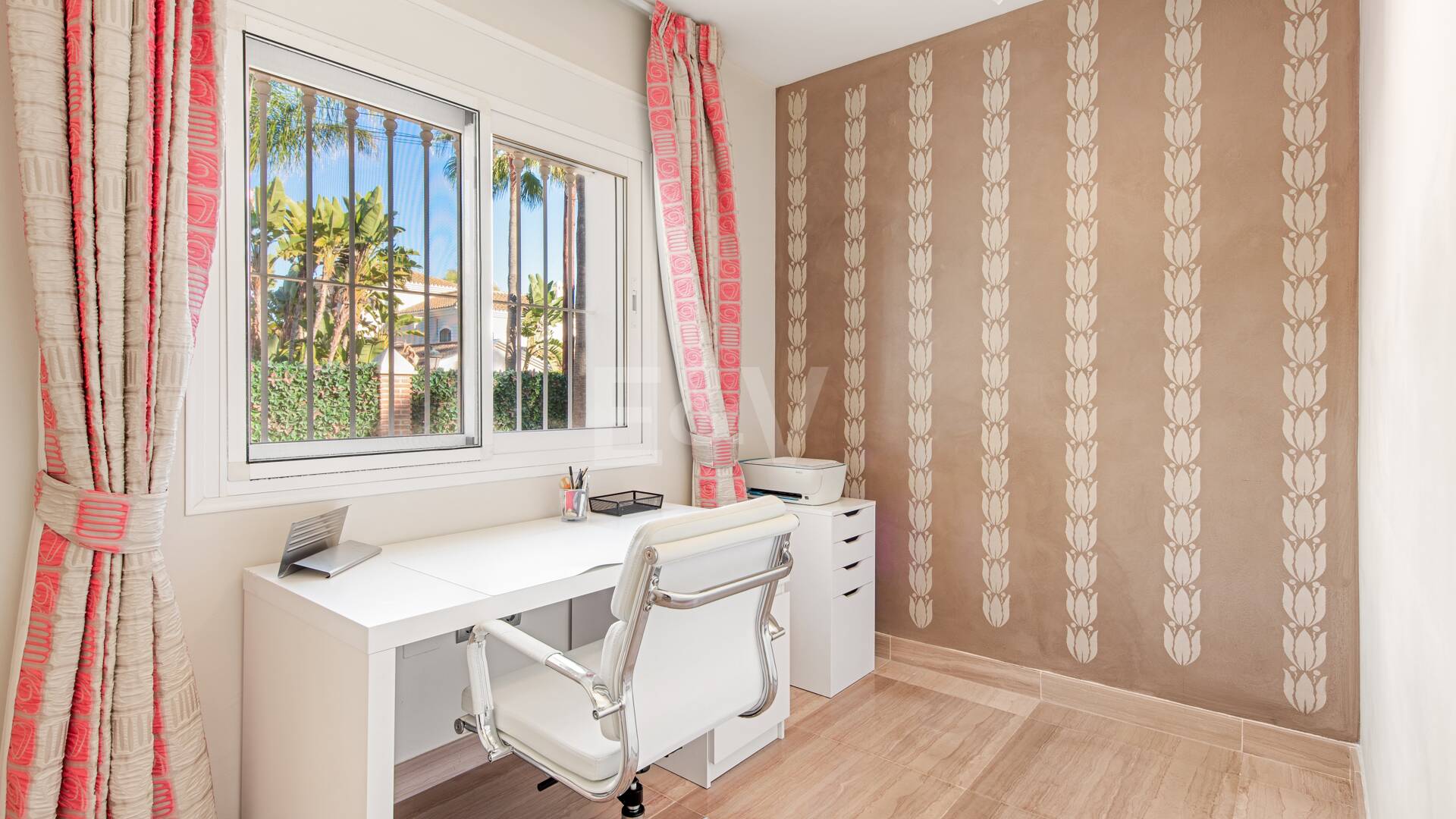 Beachside Luxury Villa in Cortijo Blanco