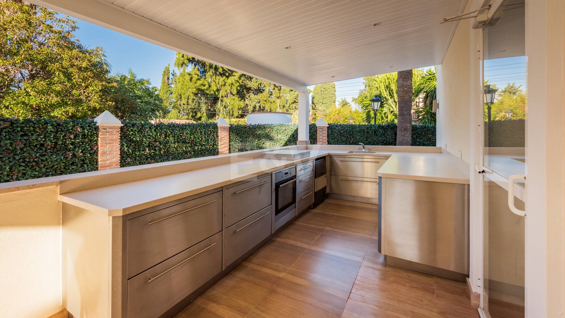 Beachside Luxury Villa in Cortijo Blanco