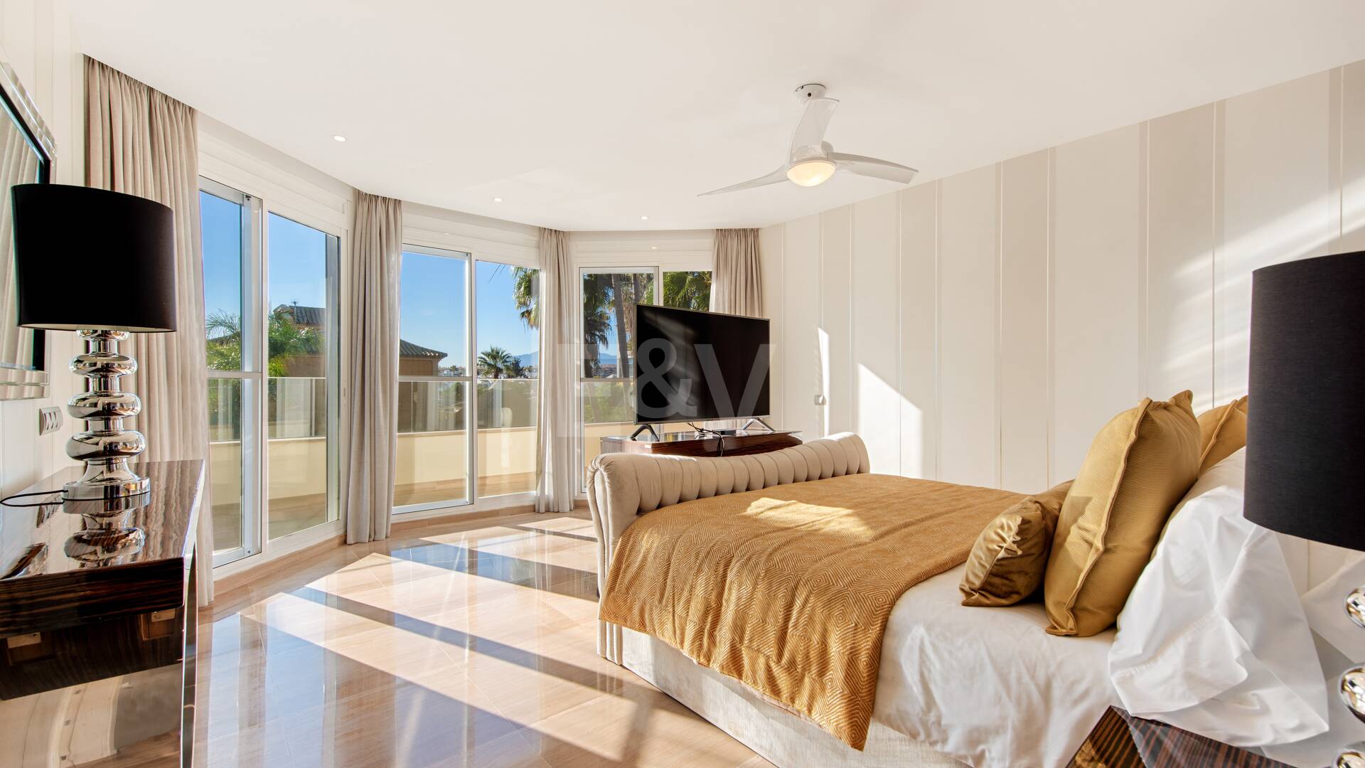 Beachside Luxury Villa in Cortijo Blanco