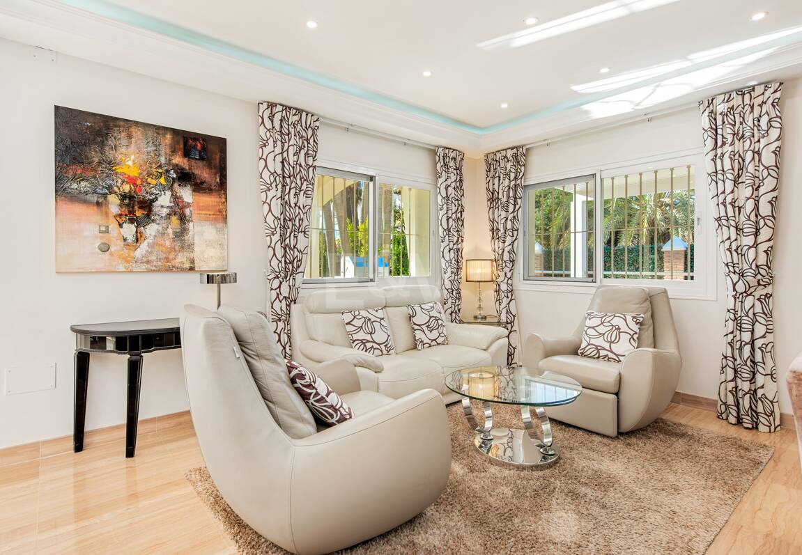 Beachside Luxury Villa in Cortijo Blanco