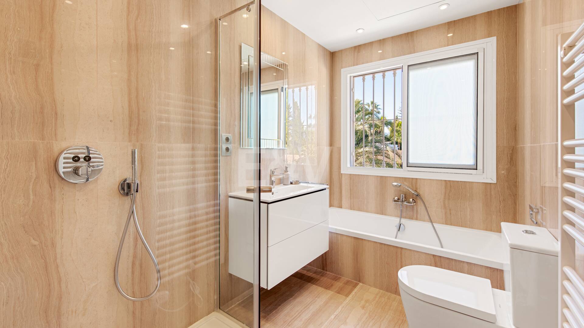 Beachside Luxury Villa in Cortijo Blanco