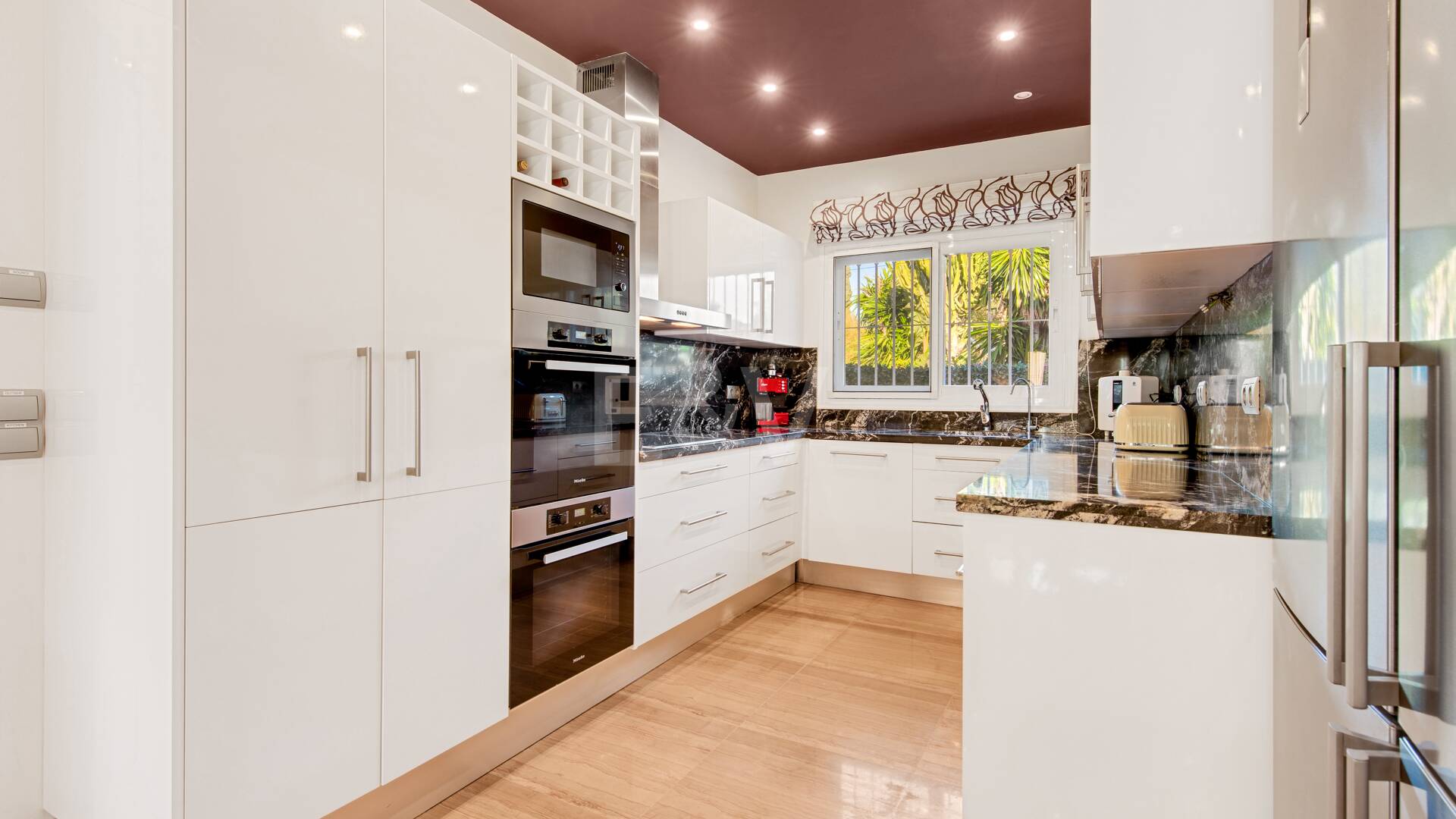 Beachside Luxury Villa in Cortijo Blanco