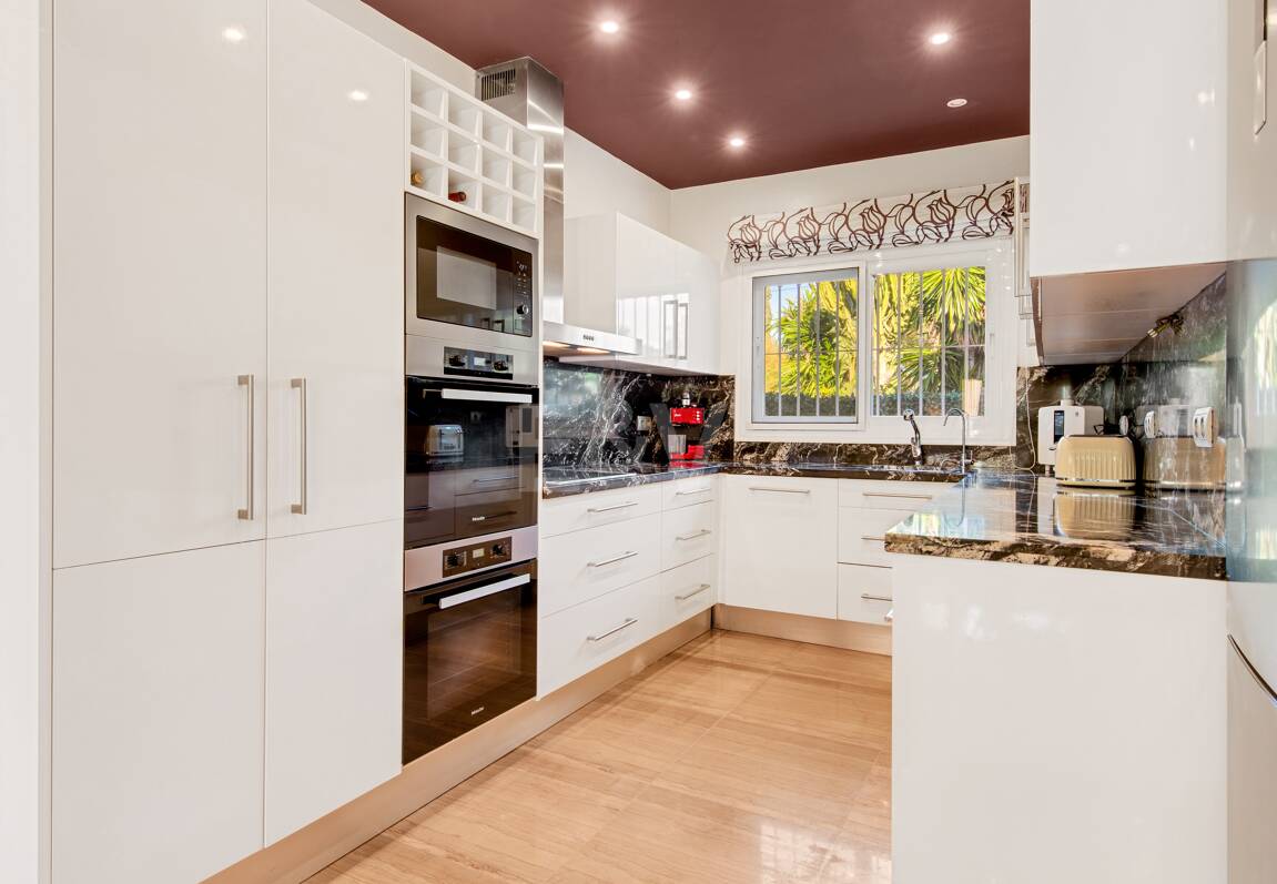 Beachside Luxury Villa in Cortijo Blanco