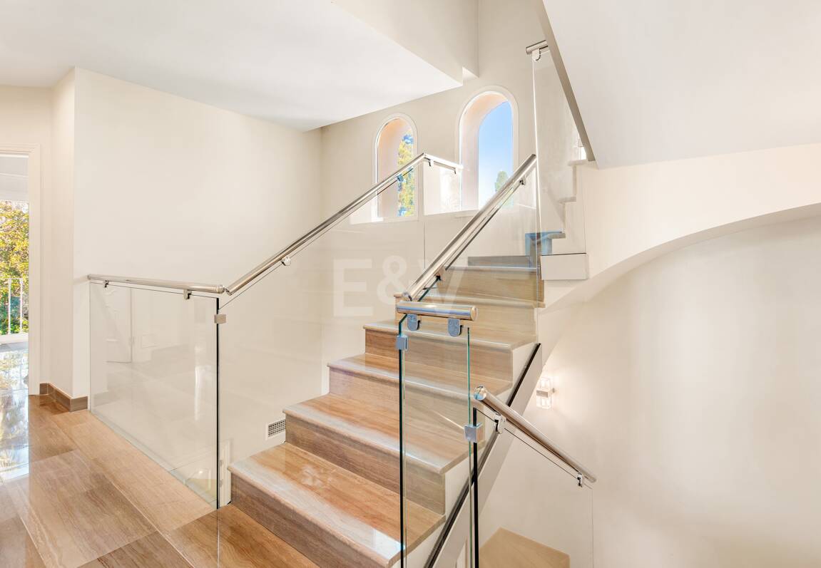 Beachside Luxury Villa in Cortijo Blanco