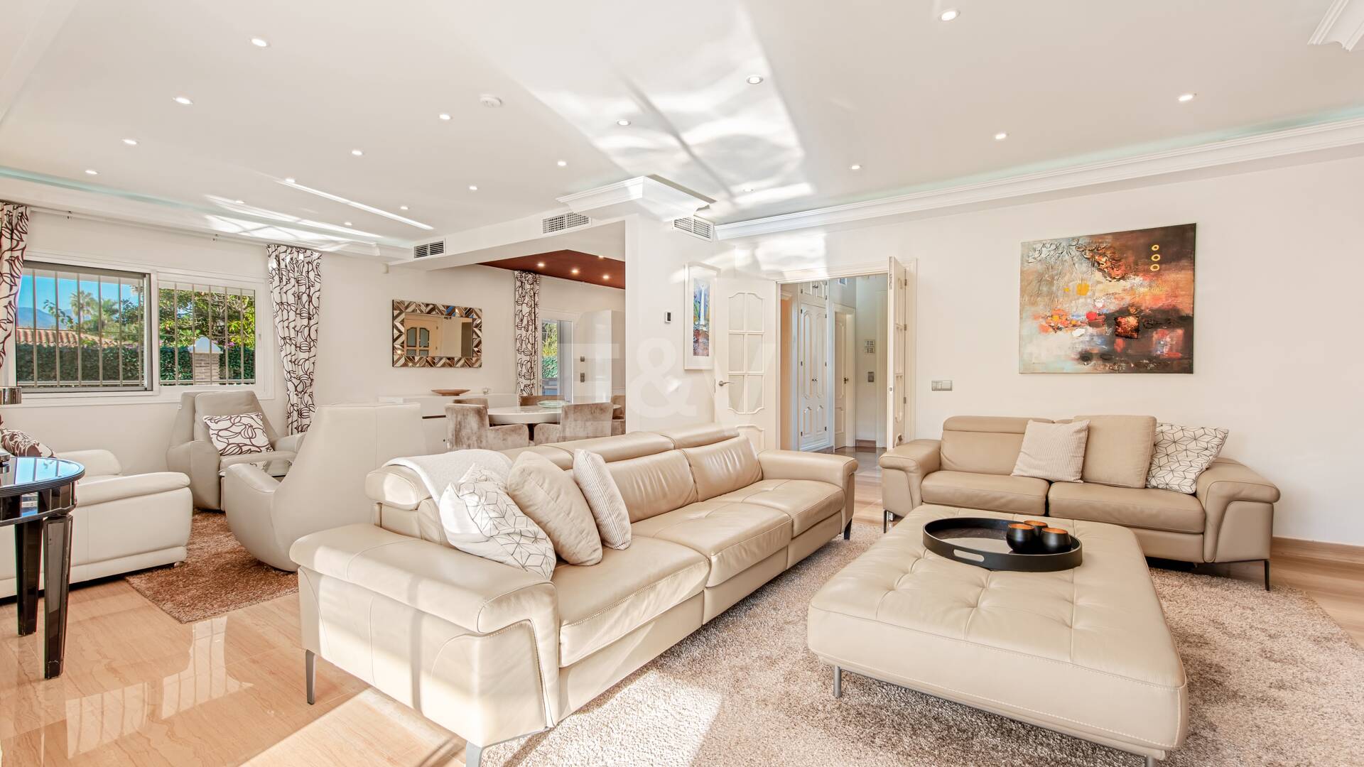 Beachside Luxury Villa in Cortijo Blanco