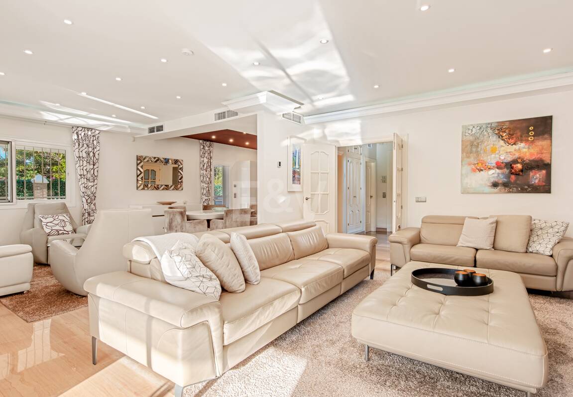 Beachside Luxury Villa in Cortijo Blanco