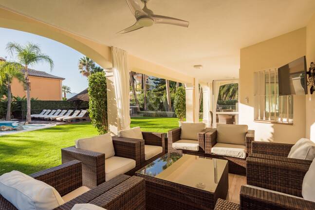 Beachside Luxury Villa in Cortijo Blanco