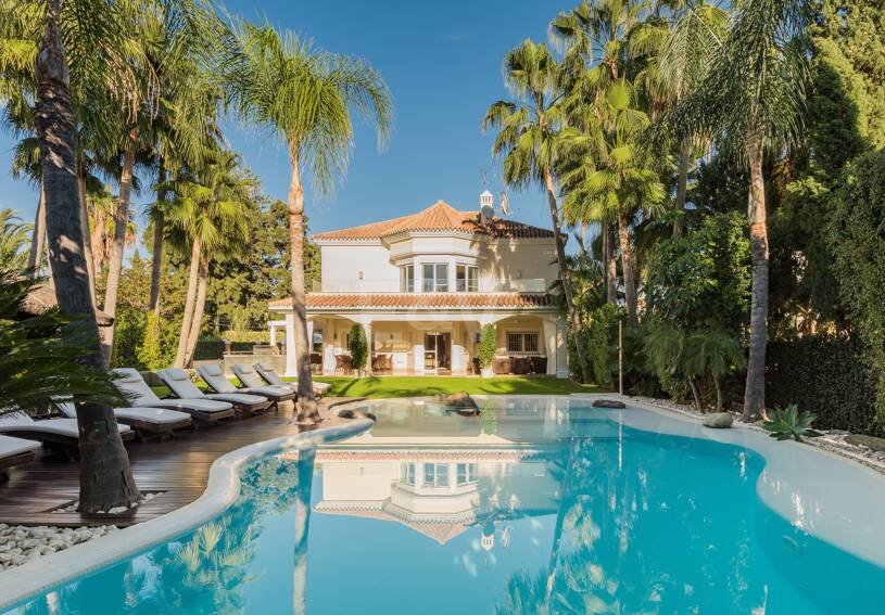 Beachside Luxury Villa in Cortijo Blanco