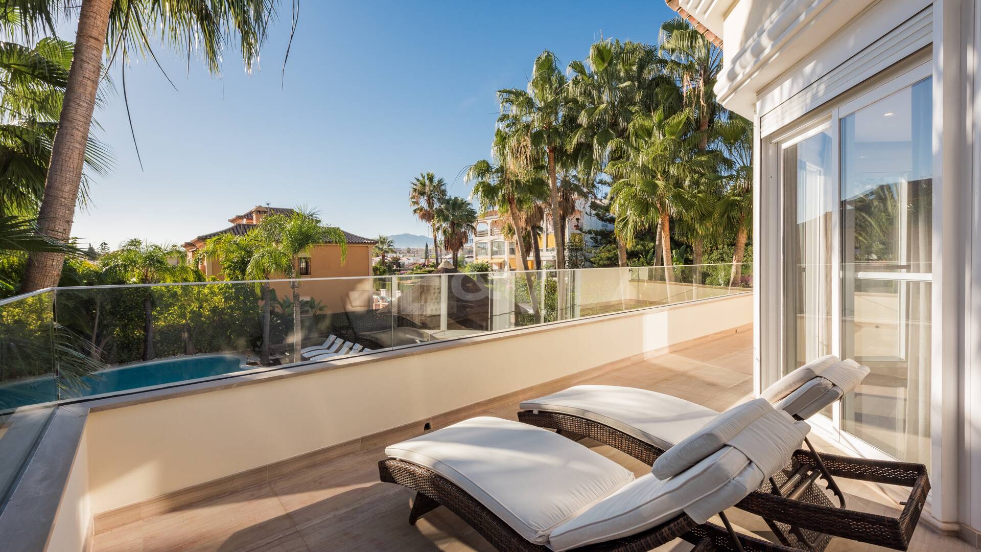 Beachside Luxury Villa in Cortijo Blanco