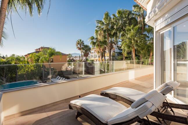 Beachside Luxury Villa in Cortijo Blanco