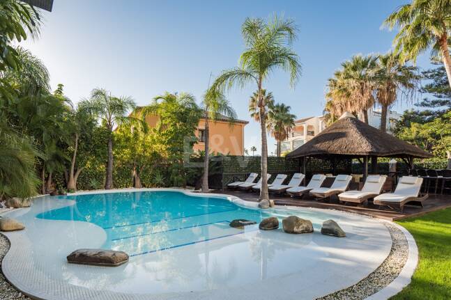 Beachside Luxury Villa in Cortijo Blanco