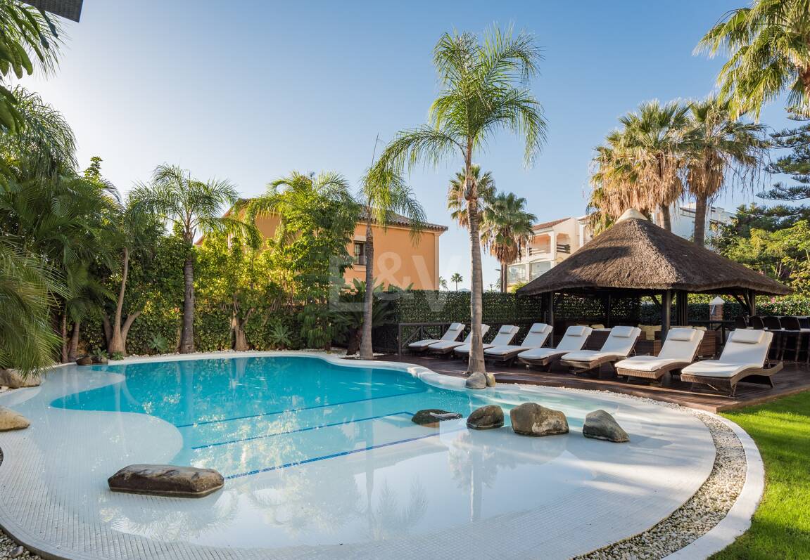 Beachside Luxury Villa in Cortijo Blanco