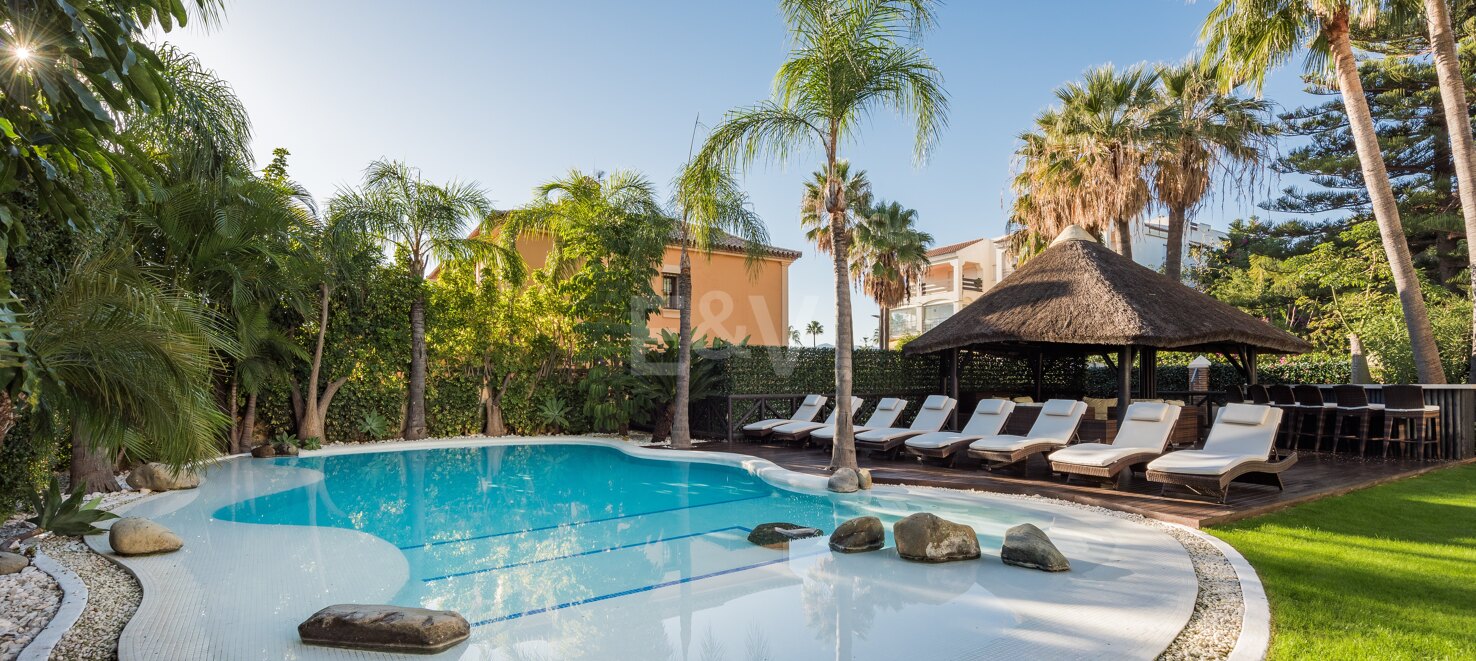 Beachside Luxury Villa in Cortijo Blanco