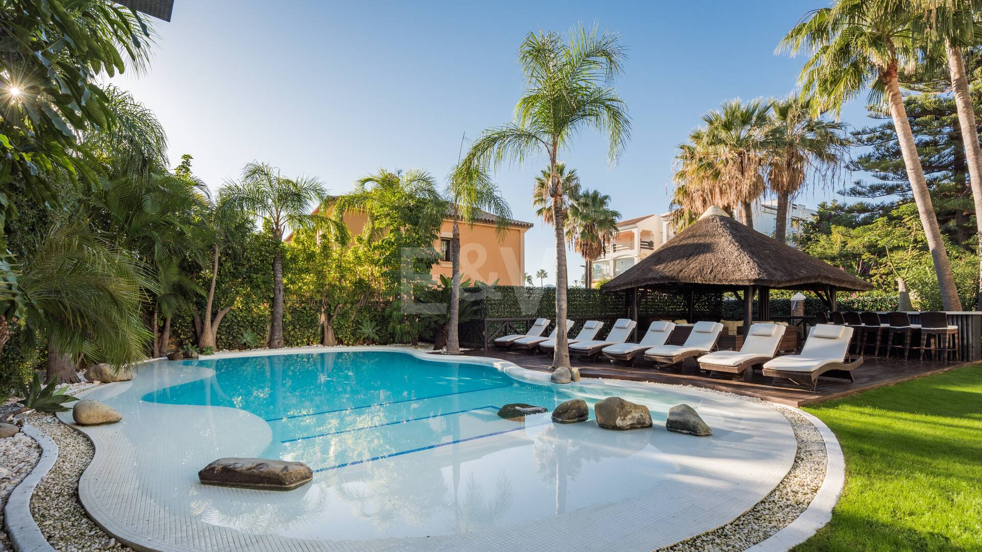 Beachside Luxury Villa in Cortijo Blanco