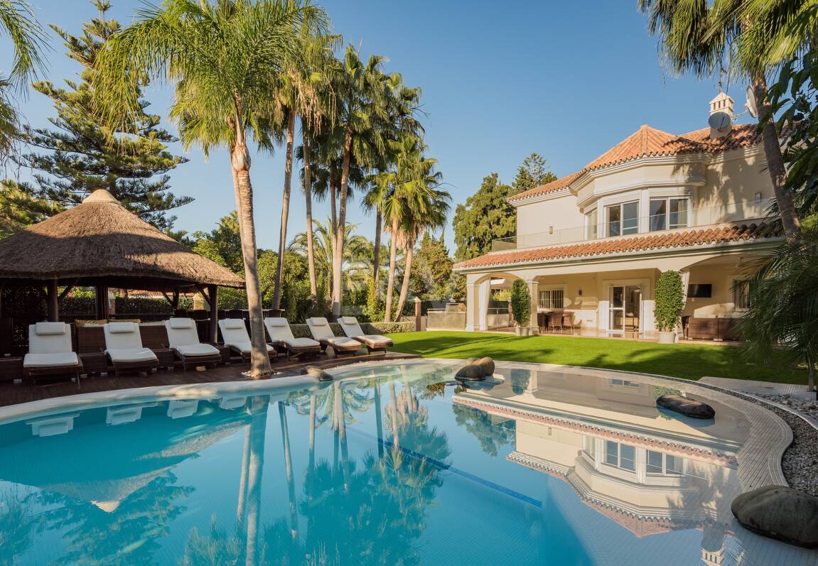 Beachside Luxury Villa in Cortijo Blanco