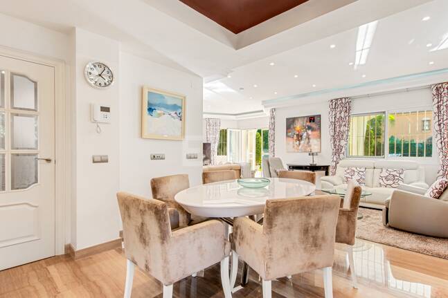 Beachside Luxury Villa in Cortijo Blanco