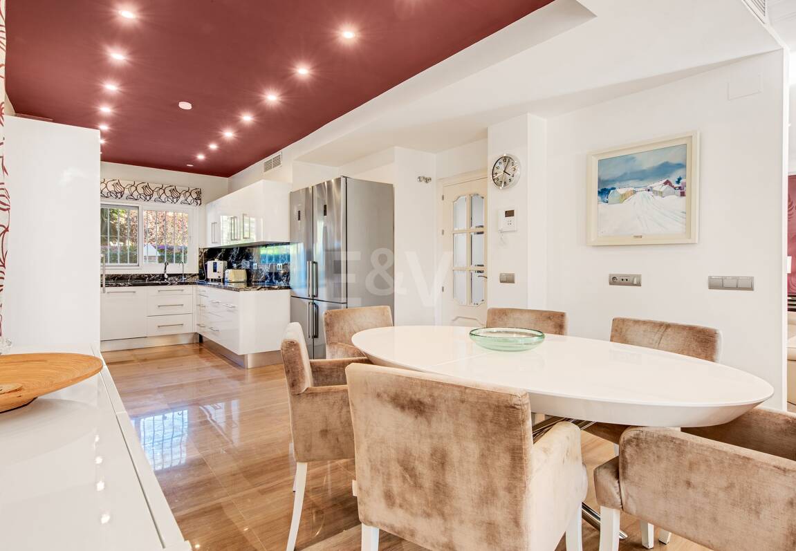 Beachside Luxury Villa in Cortijo Blanco