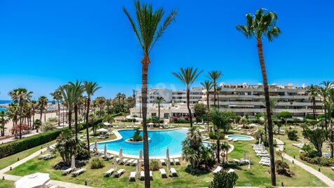 Superbe appartement en bord de mer à Puerto Banús avec vue incroyable sur la mer