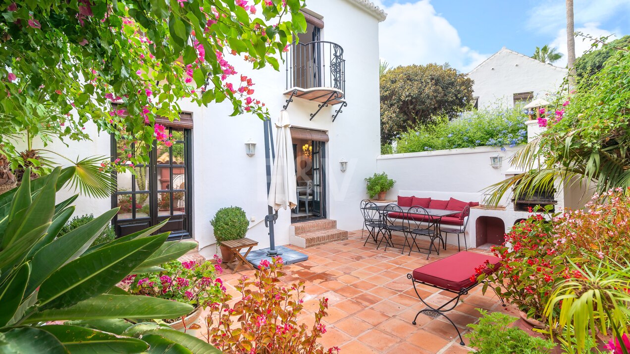 Charming Townhouse with Lovely Outdoor Space in Lomas Pueblo