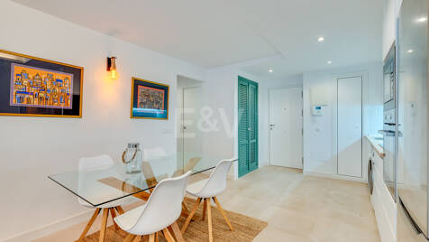 Gemütliche Strandwohnung im Zentrum von Marbella, 30 m vom Meer entfernt, zur Langzeitmiete verfügbar