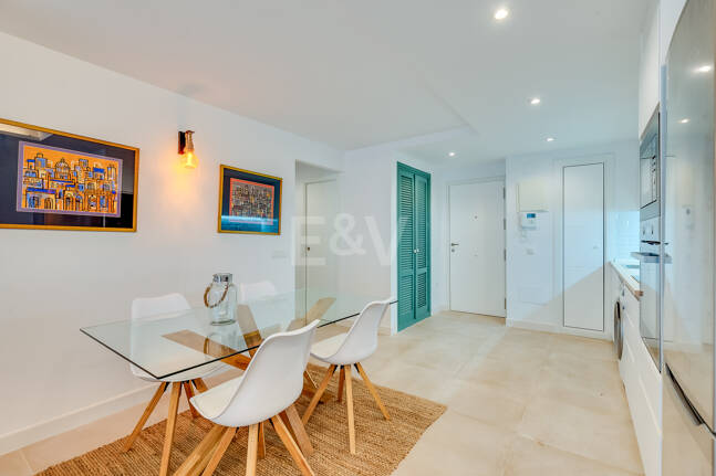 Gemütliche Strandwohnung im Zentrum von Marbella, 30 m vom Meer entfernt, zur Langzeitmiete verfügbar