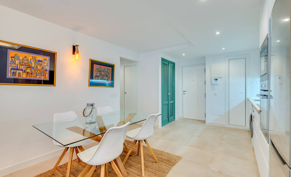 Beach front Marbella Center cosy apartment 30 m away from the sea available for rent Long Term Rental