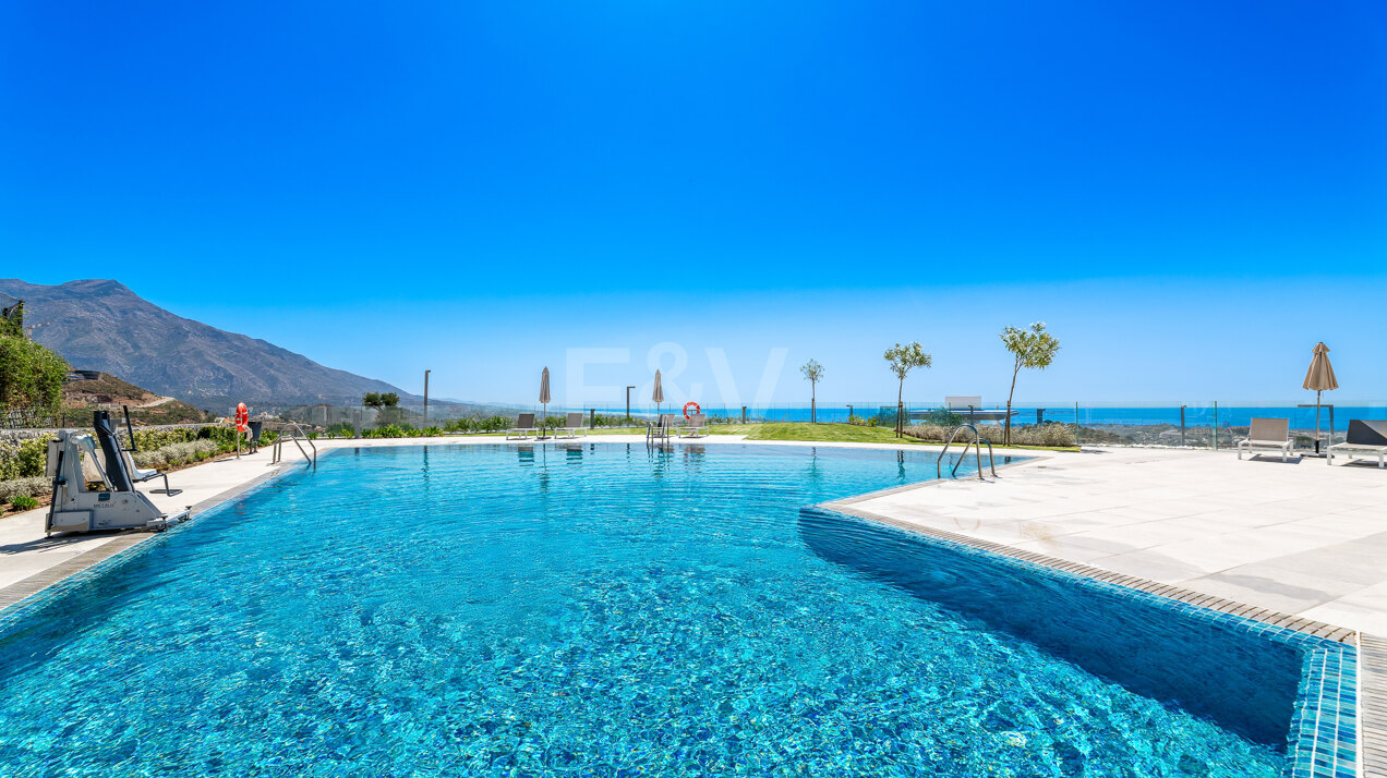 Moderno apartamento en La Quinta con impresionantes vistas al mar